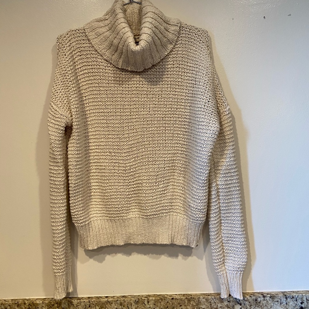 Women’s Billabong sweater